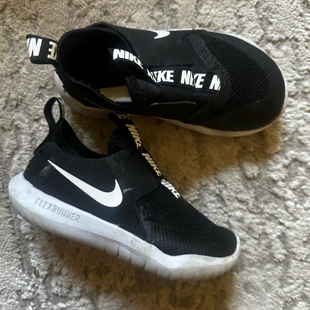 Nike Kids Flex Runner Black and White Sneakers